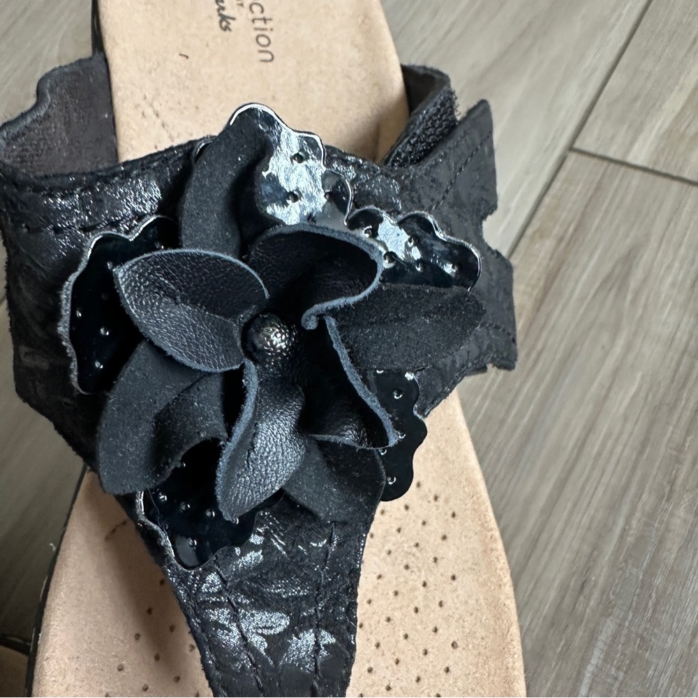 Clarks Laurieann Gema Black Floral Thong Sandals Comfort Adjustable Women’s 9 - Picture 7 of 13